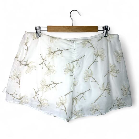 The Room Arc & Co NWT Women's Embroidered Chiffon Shorts L Cream Gold Floral - Picture 2 of 7